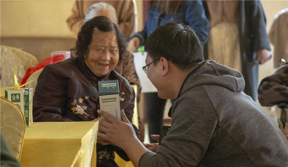 弘扬公益精神，用爱心影响生命